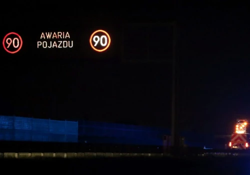 Unieruchomiona ciężarówka częściowo blokuje trasę S19. Korek ma już ponad kilometr