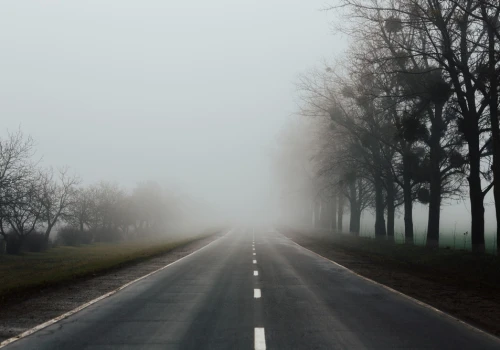 Niebezpieczne warunki dla kierowców. Ostrzeżenie dla całego regionu