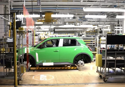 Jedna linia, sześć modeli. Film odsłania produkcję elektryków Renault