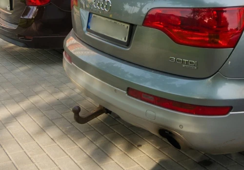 Za taki błąd z hakiem samochodowym grozi 500 zł mandatu. Do tego dochodzi 8 punktów karnych