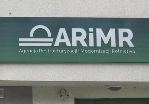 ARiMR wypłaciła 154,75 mln zł nagród i dodatków. MRiRW odpowiada na interpelację posła Wosia