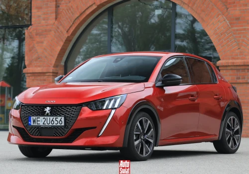 O 1.2 PureTech powiedziano już wszystko. Dzięki temu auta z nim są tanie i mogą być dobrą okazją