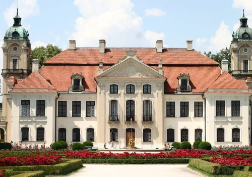 Lubelski pałac idealny na jednodniową wycieczkę. Jesienią wygląda lepiej niż Kazimierz Dolny