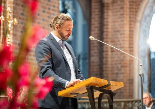 Aktor Michał Chorosiński czytał pisma św. Franciszka w ramach cyklu Verba Sacra