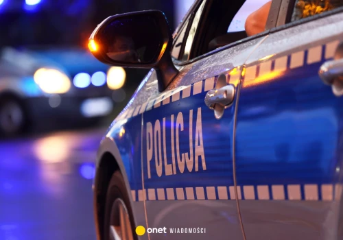 Parafianie otoczyli kościół w Grojcu. Na miejsce przybyli policyjni negocjatorzy