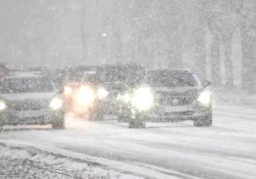 Pierwszy śnieg spadnie w kilku województwach. Na drogach ślizgawica