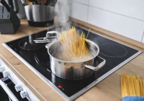 Indukcja ma kilka haczyków. O jednym dowiadujesz się dopiero po postawieniu garnka