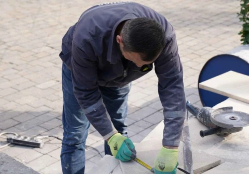 Sąsiad wejdzie na twoją działkę, nawet jeśli odmówisz. Wystarczy wniosek za 10 zł