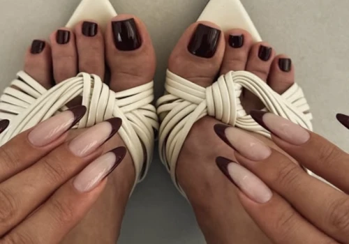 Pedicure na październik 2026: 10 stylizacji, które wyglądają elegancko, ale nie nudno