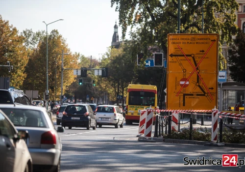 Od jutra Aleją Niepodległości tylko w jedną stronę. Rusza przebudowa za blisko 13 mln złotych