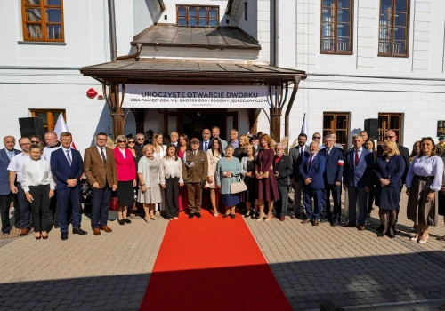 Tu spędzał dzieciństwo gen. Władysław Sikorski. Dwór w Hyżnem otworzył swoje drzwi