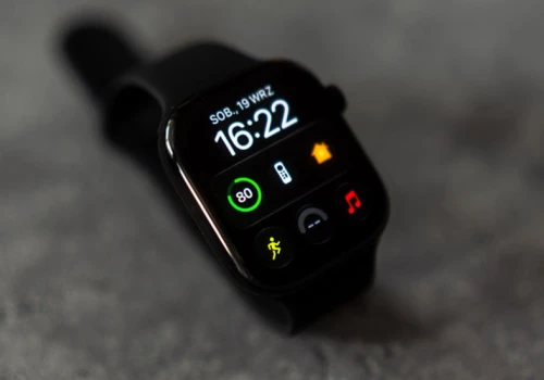Apple Watch Series 12 – recenzja. Dwa kroki do przodu, jeden w tył