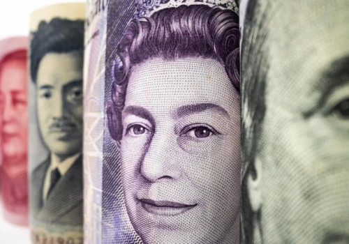 Funt najdroższy od 2024 r. Dolar wyznacza kolejny wielomiesięczny szczyt