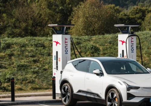 Auta elektryczne wyprzedziły benzynowe. To pierwszy taki kwartał w historii UE