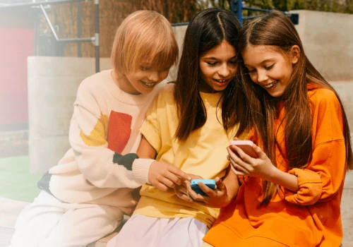 Jaki pierwszy telefon dla dziecka? Poznaj Garett OneKid Phone
