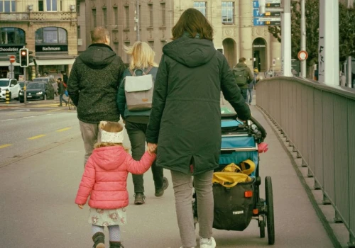 3,7 tys. rodziców bez 800 plus. Pracują w Polsce, ale pieniędzy nie dostają