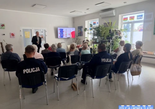 O czym policjanci rozmawiali z seniorami?