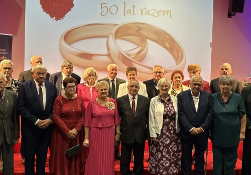 10 par z Ostrowca świętowało 'Złote Gody’. Medale od Prezydenta RP otrzymali z rocznym opóźnieniem