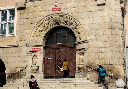 445 pustostanów w Olsztynie. Miasto płaci za ich utrzymanie, a najemcom nie daje drogi do wykupu