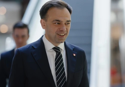 Minister Domański o cenach paliw i pomysłach PiS. 
