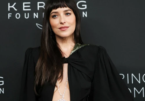 Tej jesieni pomarańcz ma nowe oblicze. Nawet Dakota Johnson pokochała pumpkin pie nails