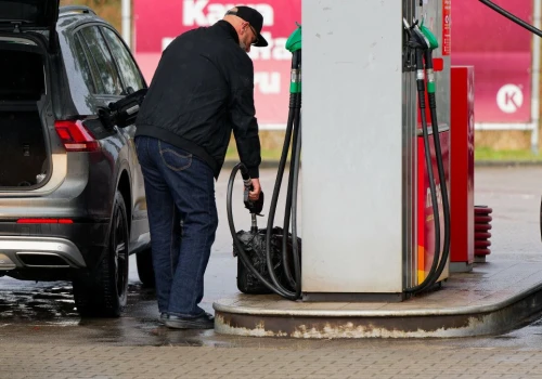 Kiedy auto spalinowe przestanie się opłacać? Padła konkretna data