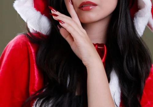Kigurumi damskie wraca na zimę. Ten model z Grinchem poprawi humor od pierwszego założenia