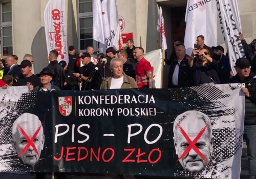 Górniczy związkowcy protestowali w poniedziałek w Katowicach. 