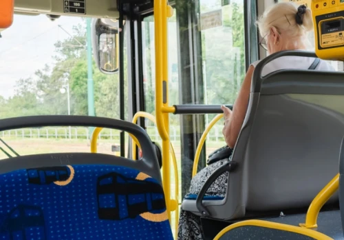 Darmowa komunikacja przyciągnęła pasażerów. Więcej osób płaci też za śmieci