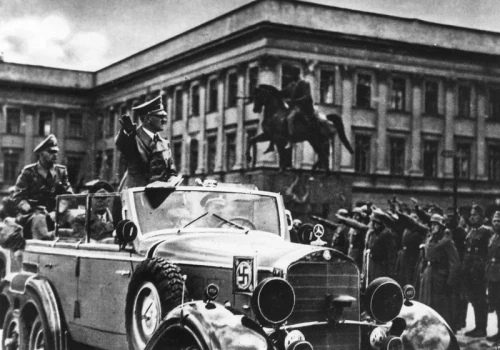 To miał być koniec Polski. Niemiecka defilada ulicami Warszawy