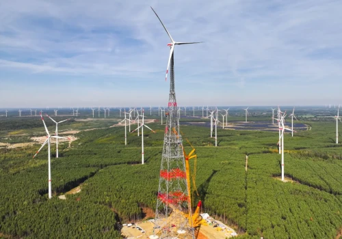 Niemcy postawili najwyższą lądową turbinę wiatrową świata