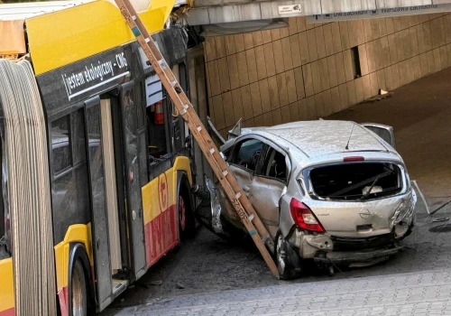 Rajd kierowcy autobusu po Warszawie zakończony na przejściu dla pieszych. Są zarzuty prokuratury