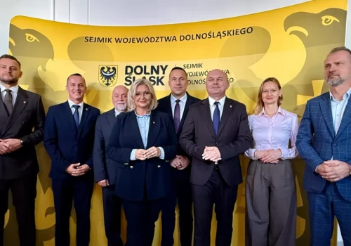 Młodzi Dolnoślązacy mogą zostać radnymi województwa. Trwa nabór do Młodzieżowego Sejmiku