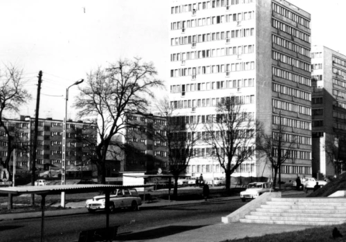 Warszawy w Koninie, kiosk i bank, którego tu nie ma. Zgadniecie?
