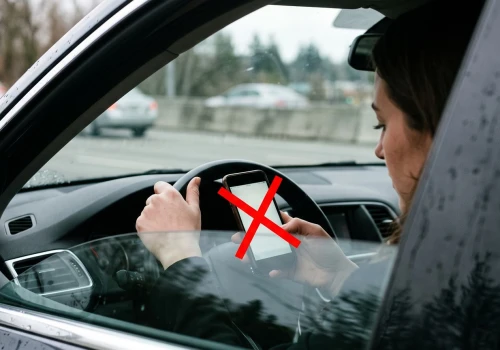 Kierowcy stracą prawo jazdy za telefon w ręku. Pilotaż przyniósł zaskakujący efekt