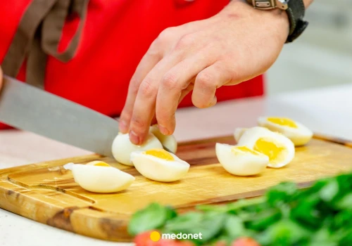 Nie wyrzucaj tej części jajek. Cholesterol wcale nie poszybuje