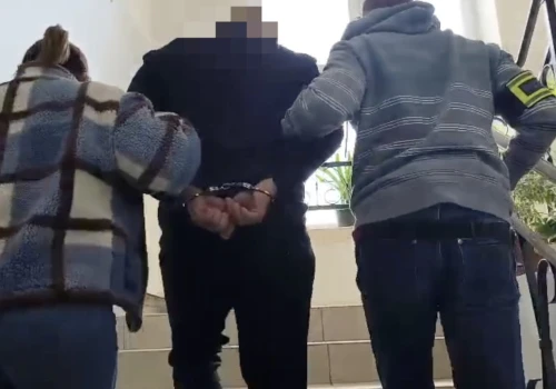 Potrącił młodą kobietę w Piastowie i odjechał. Policja zatrzymała kierowcę