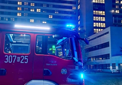Pożar w Szpitalu Rydygiera. Ogień pojawił się na 10. piętrze. Konieczna była ewakuacja
