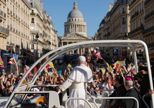 Katolicyzm podbije świecką Francję? Papież mówi o 