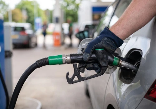 Hurtowe ceny paliw 06.10.2026. Benzyna wyraźnie w górę, diesel z delikatnymi obniżka…