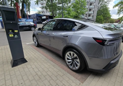 Tesla: 486 tys. dostarczonych aut w III kwartale. Do „złotych lat ” jeszcze brakuje