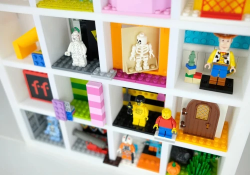 Twoje minifigurki LEGO zasługują na coś lepszego niż woreczek strunowy. Zapomnij o bałaganie z Finity Frames