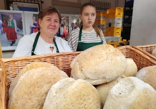 Mają tylko 4 ha, a z własnego zboża zrobili rodzinny biznes. „Nie narzekamy na brak klientów”