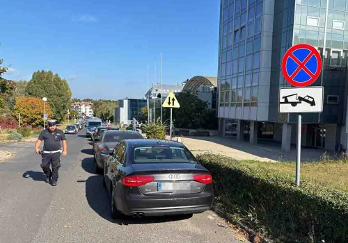 Zielona Góra: kilkanaście samochodów odholowanych z ulicy Szafrana