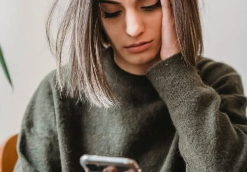 Dzwoni numer z twojego miasta, a w słuchawce jest call center z ofertą. Taki telefon bez twojej zgody jest już nielegalny