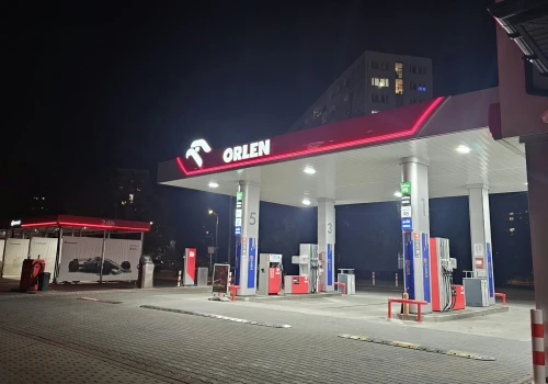 Polska obniżyła VAT na paliwa. Komisja Europejska reaguje