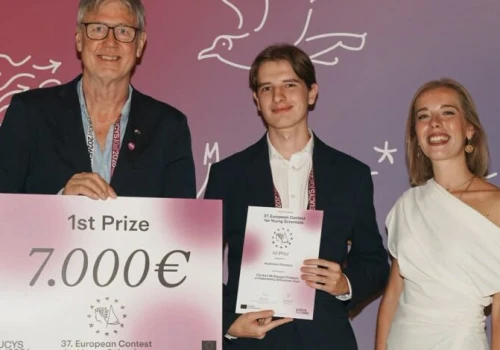 Młody matematyk z Piotrkowa na podium w Europie! Kazimierz Chomicz wygrał prestiżowy konkurs EUCYS