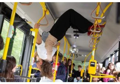 Chełmża. Aktorzy zagrają w autobusie. Zapisy na spektakl już ruszyły