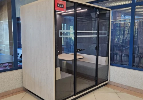 Cisza na wyłączność w Bibliotece UŁ. Studenci mogą korzystać z kabin akustycznych