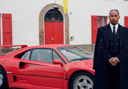 Stało 30 lat, ma 69 km przebiegu i silnik nr 44. To Ferrari F40 Lewisa Hamiltona